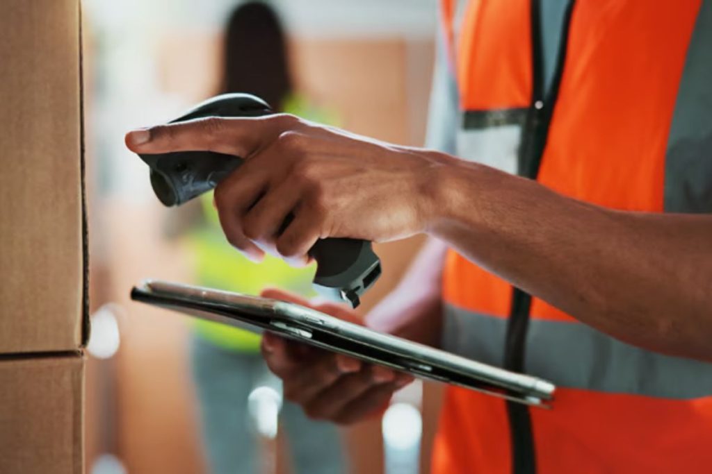 RFID advantages over barcode showing hands-free automated tracking capabilities
